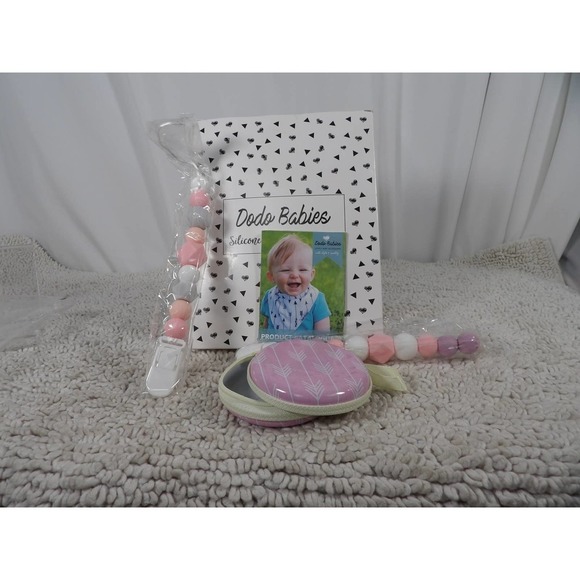 Dodo Babies Silicone Pacifier Clips Set- 2 Clips and 1 Pacifier Case - Picture 4 of 4